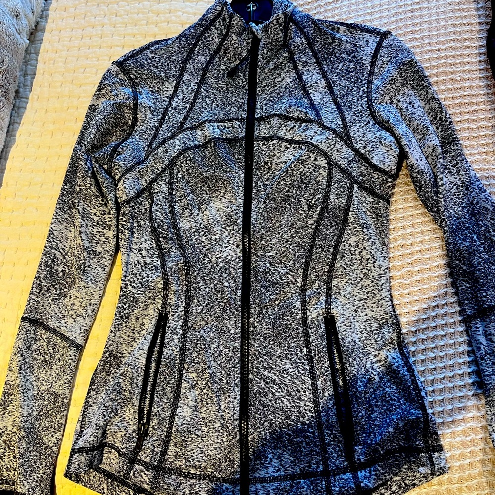 lululemon size 4 jacket